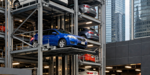 sistema de elevadores para autos en estacionamiento vertical de alta densidad en edificio moderno en México