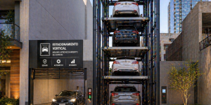 sistema de estacionamiento vertical en México con elevadores para autos en espacio reducido moderno