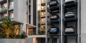 Sistema de estacionamiento vertical para edificios en México con autos en plataformas modernas